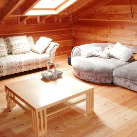 לינה וארוחת בוקר Chalet Mund 3*